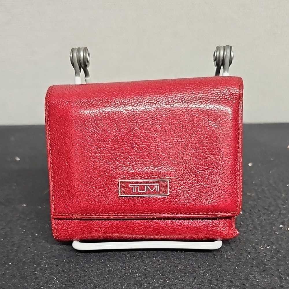 STUNNING vintage TUMI RED LEATHER TRI-FOLD WALLET